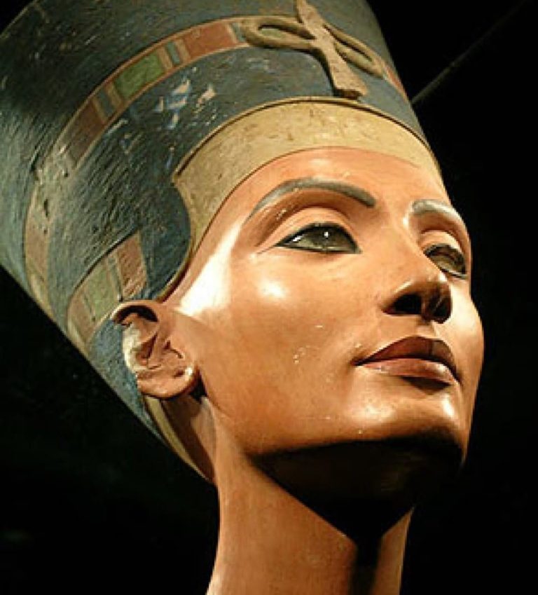 Nefertiti”, 3.500 años de antigüedad”. Neues Museum, Berlín